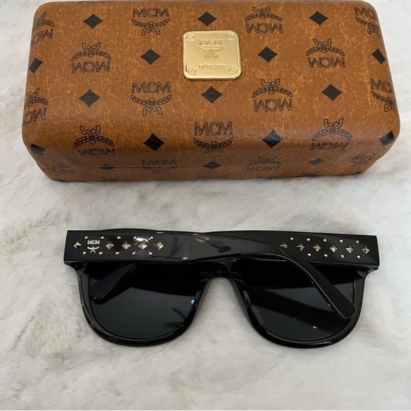 NWOT Ladies MCM Black Sunglasses With Original Case And Cloth - Picture 9 of 11